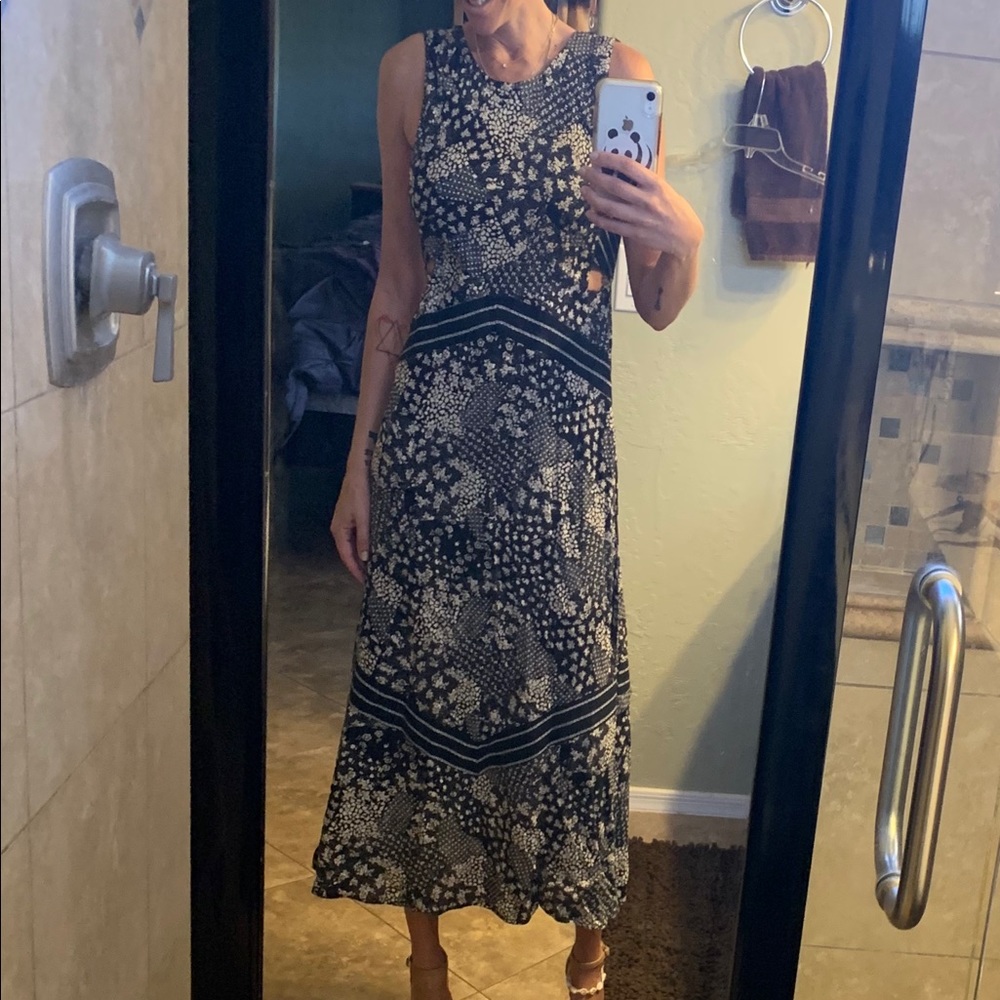 Boho black/white open back midi dress. Size Small.